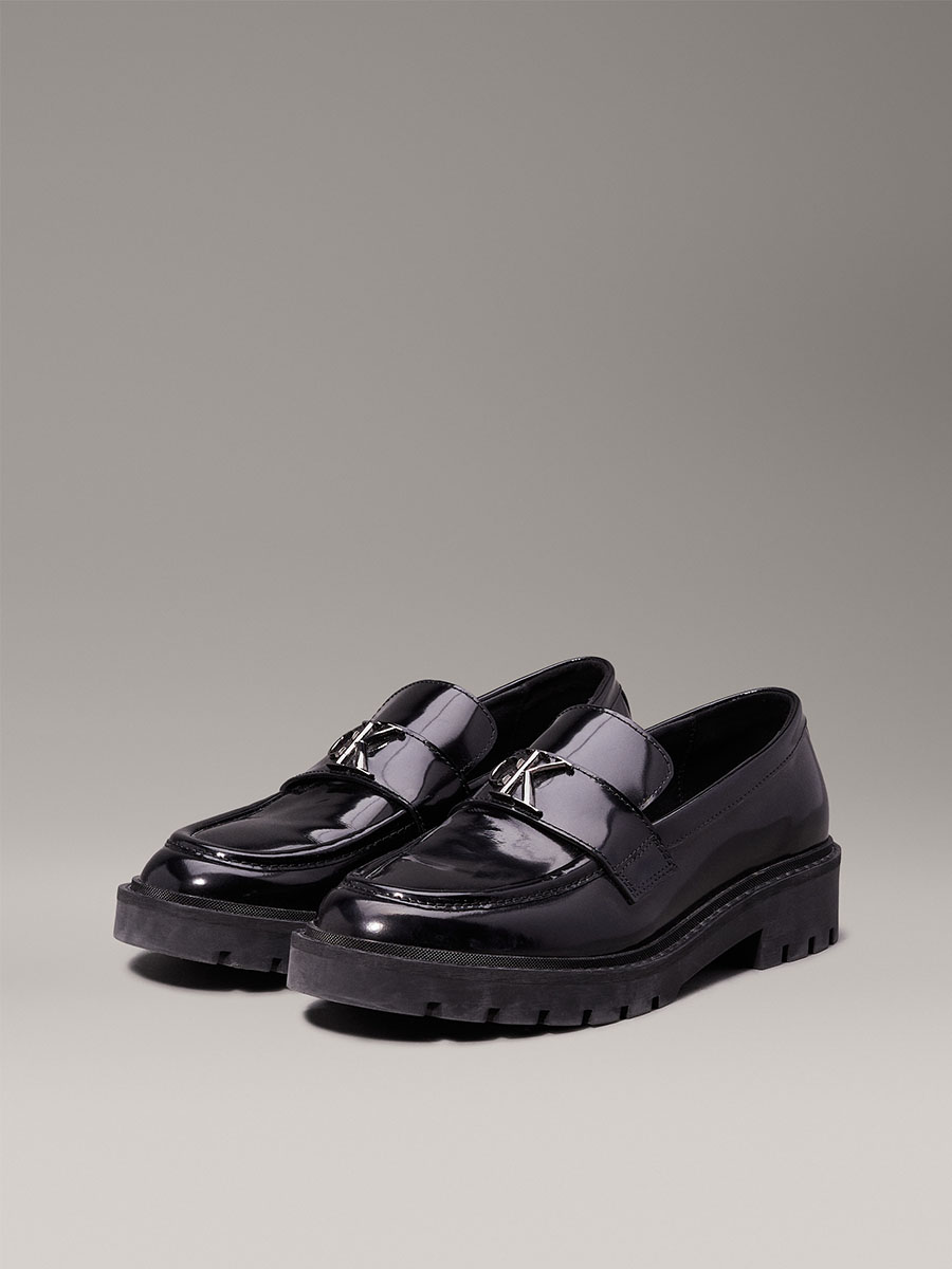 <p style="text-align: left;"><a href="/leather-loafers-black-yw0yw015030gt">Leather <br>Loafers</a></span>