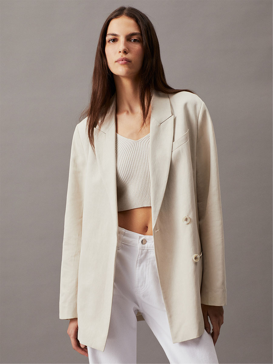 <p style="text-align: left;"><a href="/oversized-linen-tailored-blazer-peyote-k20k206672pea">Oversized Linen Tailored <br>Blazer</a></span>